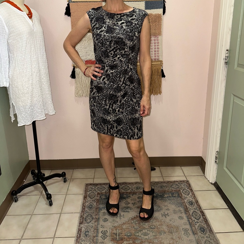 Ann Taylor sz 4 snakeskin print gathered sleeveless mini evening cocktail dress